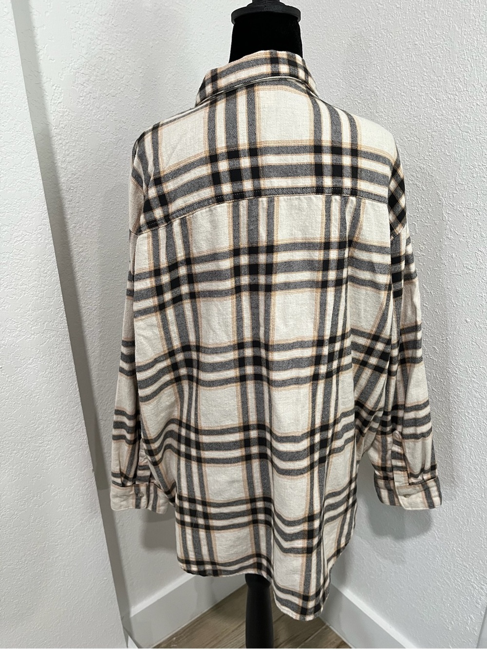 Old Navy Cream and Black Plaid Button-Front Shacket - Picture 2 of 3